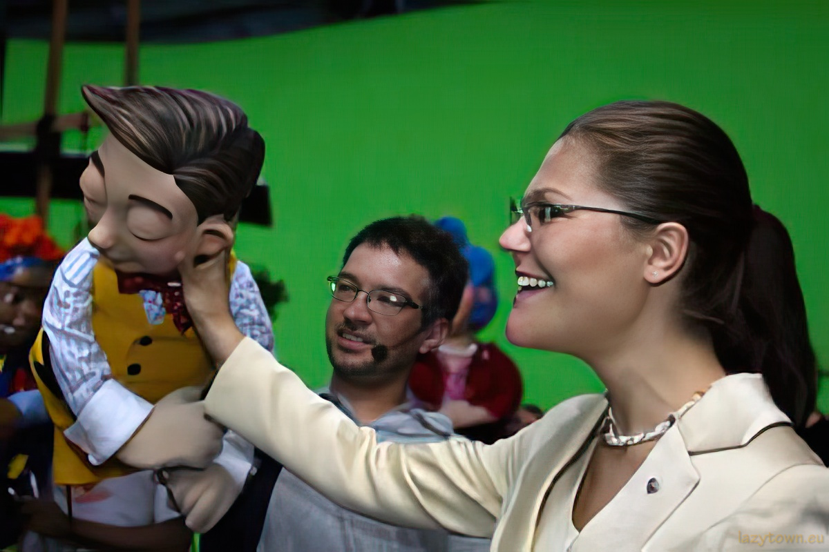 2004 0908 princess victoria sweden visit lazytown 11