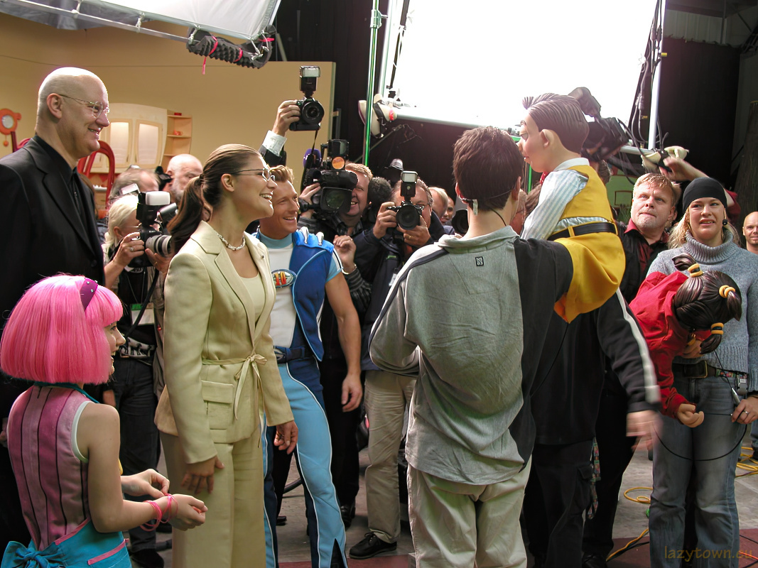 2004 0908 princess victoria sweden visit lazytown 21