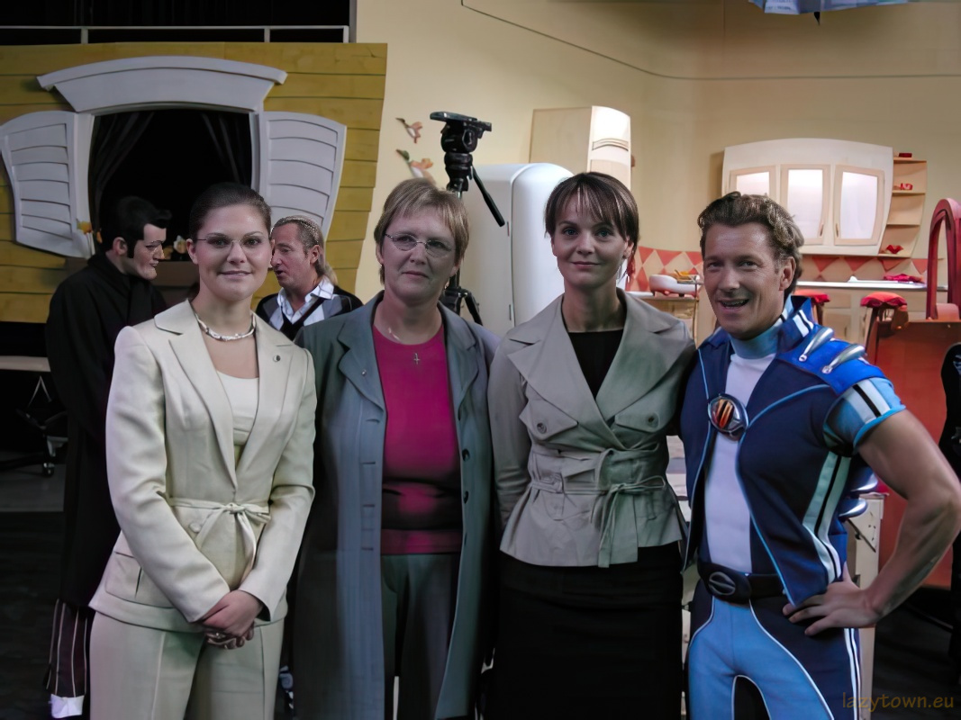 2004 0908 princess victoria sweden visit lazytown 24