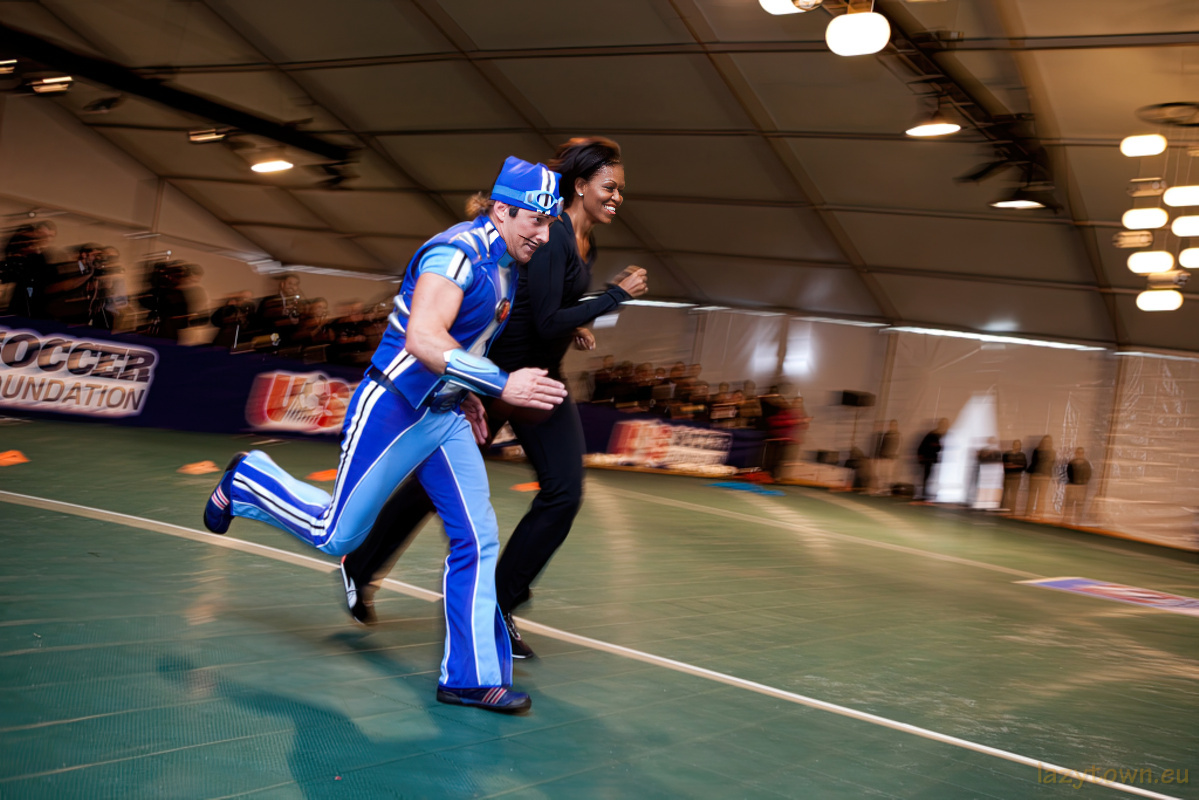 2010 0305 sportacus visit obama 07