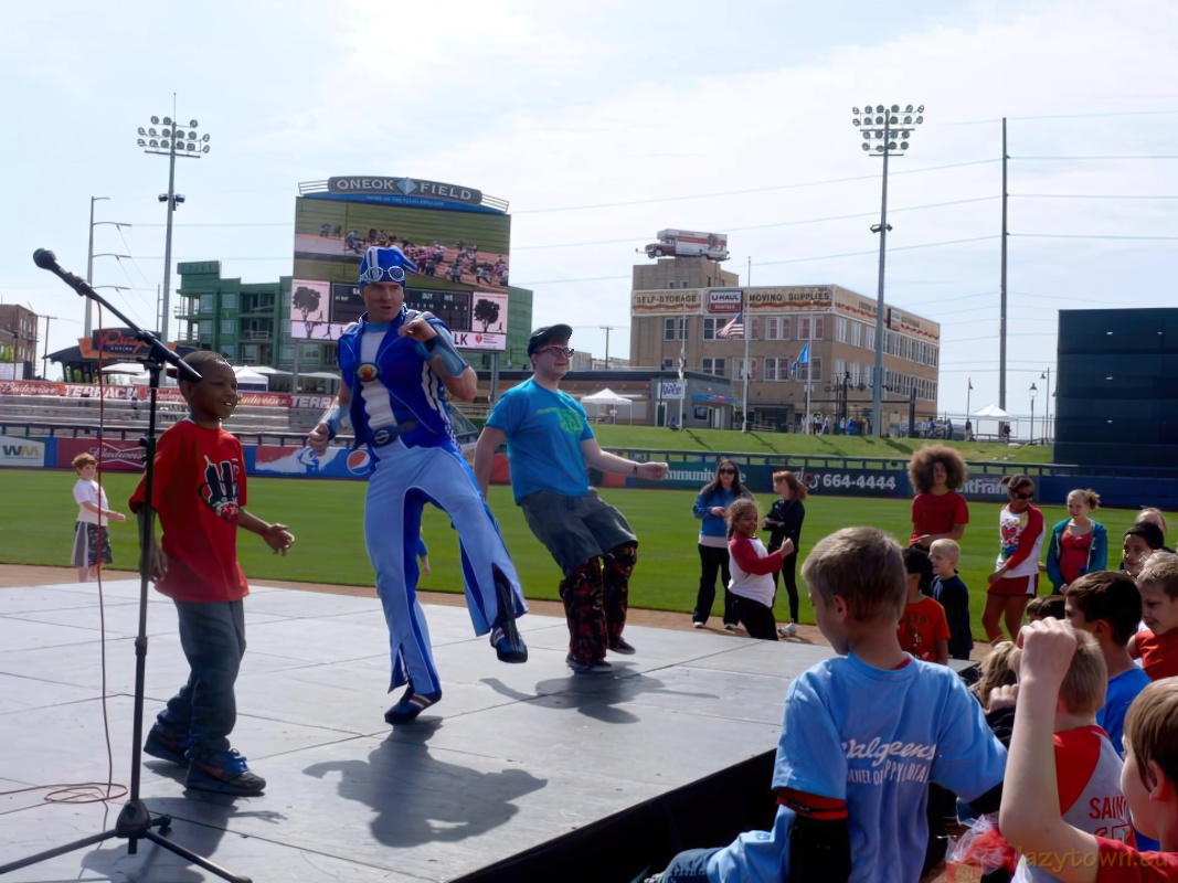 2013 0420 heart walk at one ok field 04