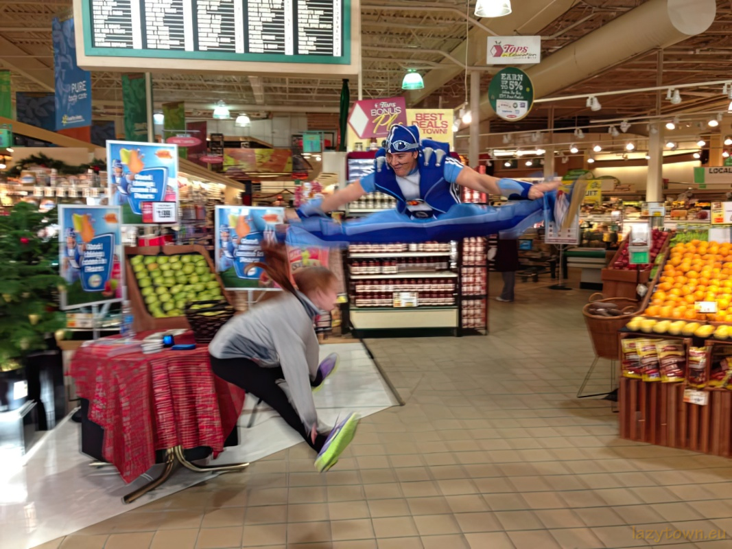 2014 1209 topps supermarkets in buffalo and rochester 07