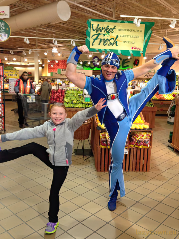 2014 1209 topps supermarkets in buffalo and rochester 11