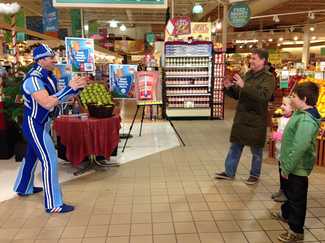 2014 1209 topps supermarkets in buffalo and rochester 13