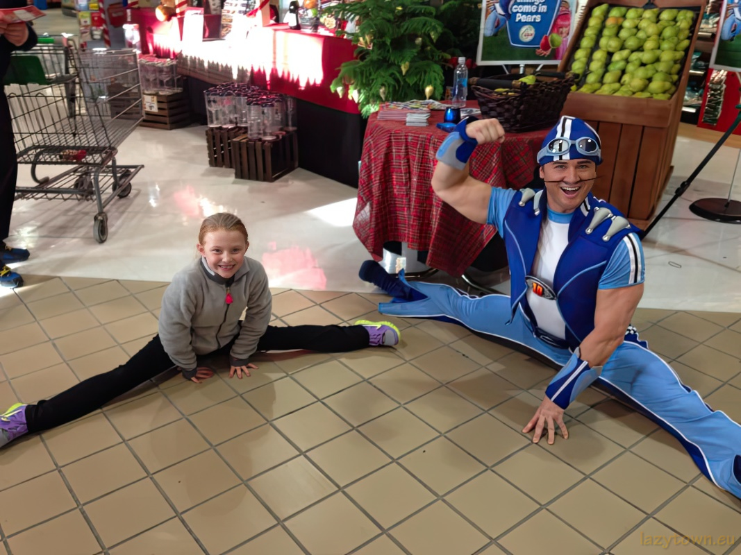 2014 1209 topps supermarkets in buffalo and rochester 16