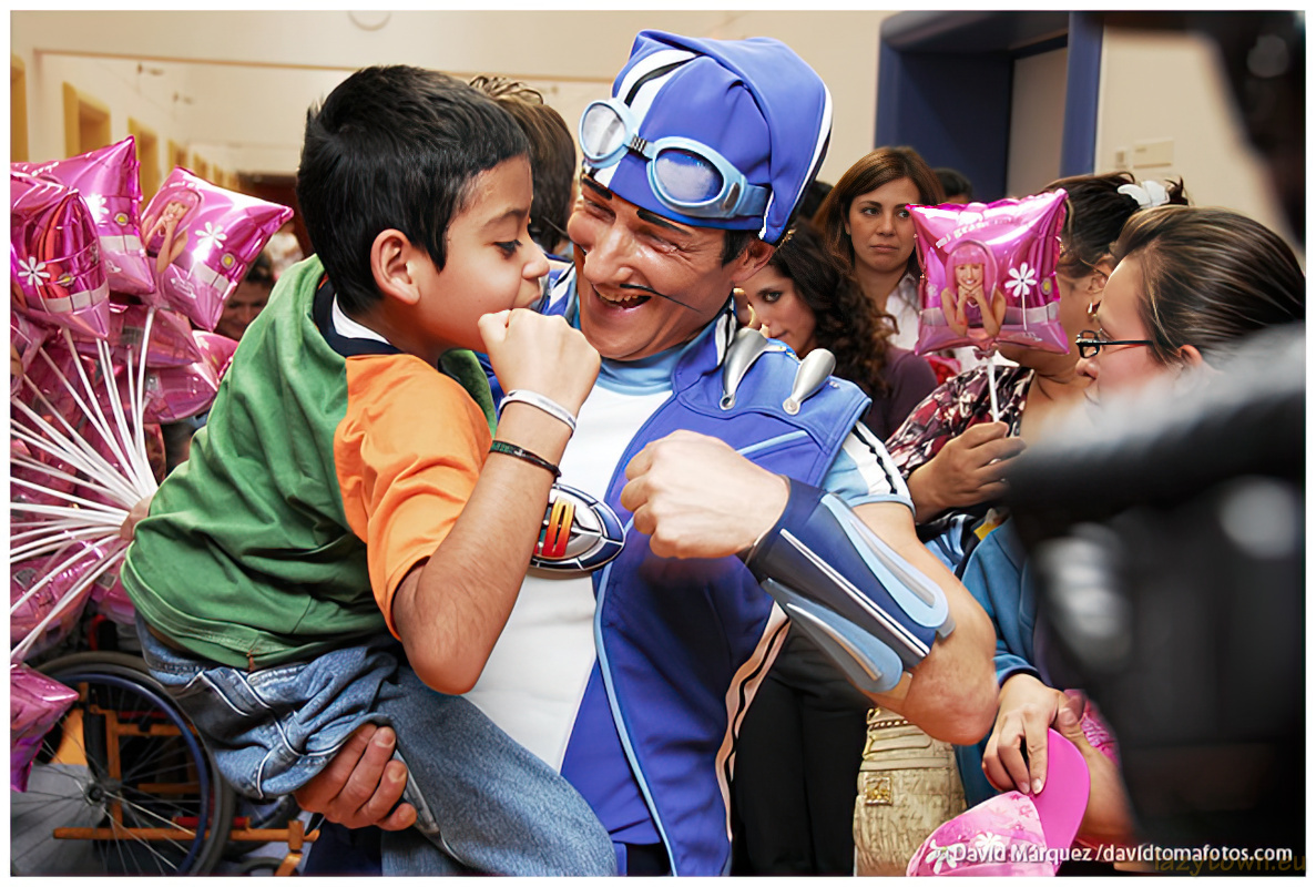 2010 sportacus (magnus) with disbled kids 07