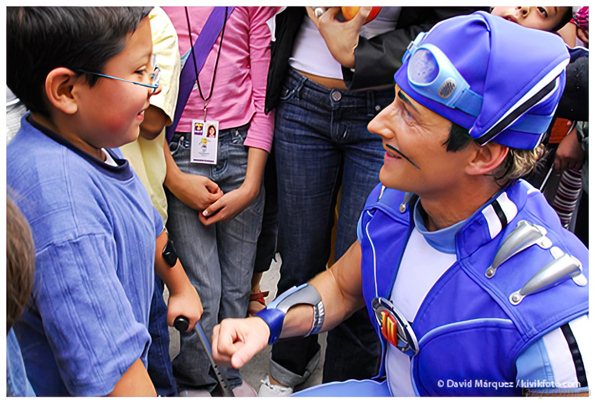 2010 sportacus (magnus) with disbled kids 10