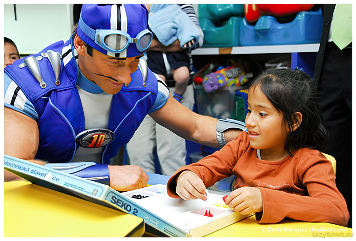 2010 sportacus (magnus) with disbled kids 11