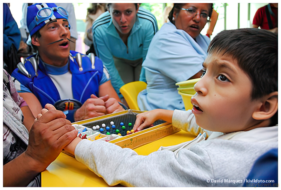 2010 sportacus (magnus) with disbled kids 12