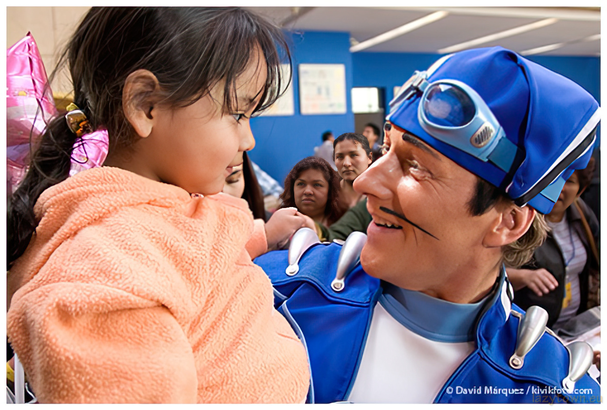 2010 sportacus (magnus) with disbled kids 13