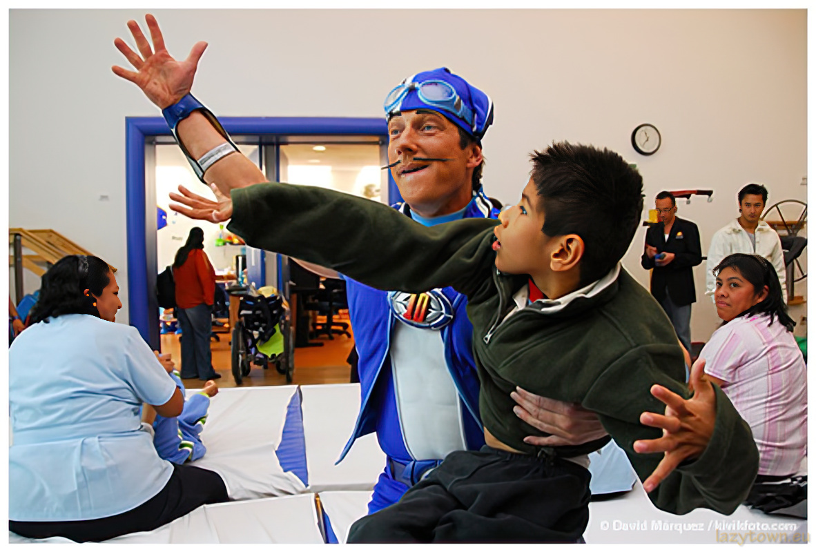 2010 sportacus (magnus) with disbled kids 14