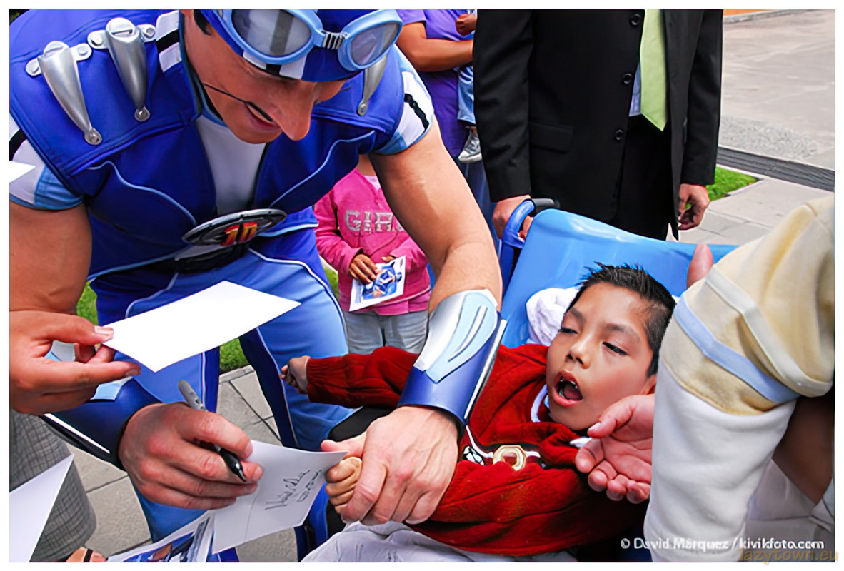 2010 sportacus (magnus) with disbled kids 15