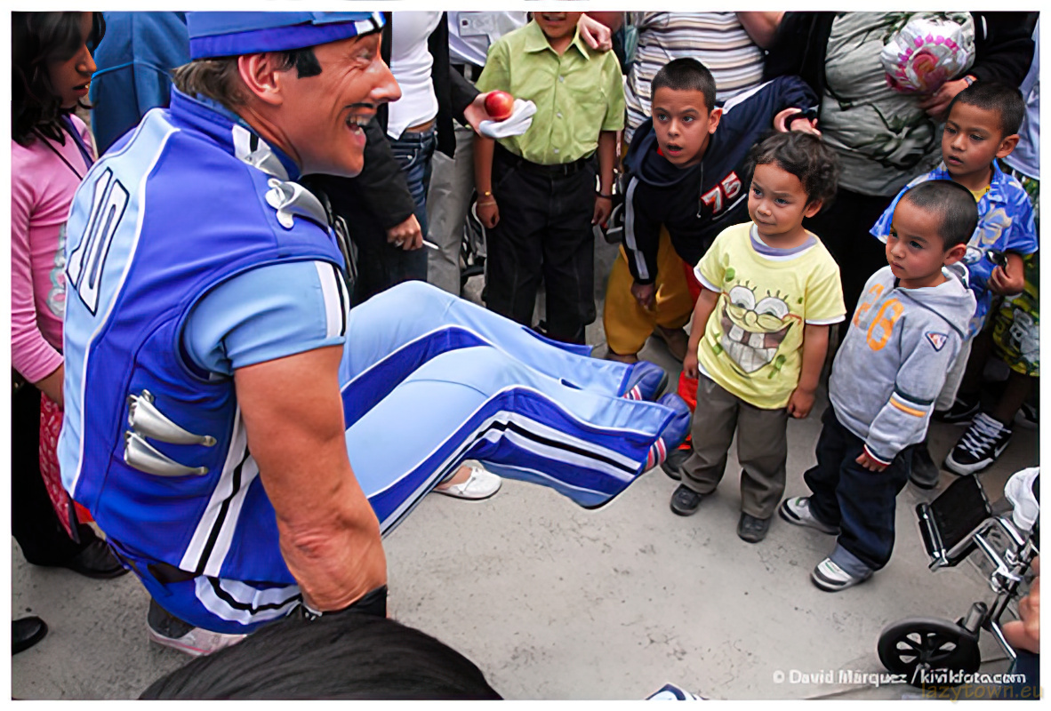2010 sportacus (magnus) with disbled kids 18