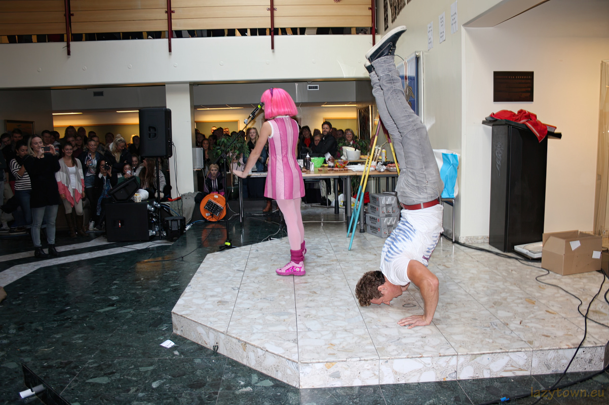 Iceland school visit 03