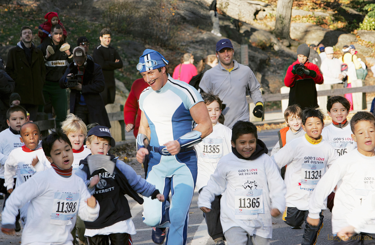 56087144TR009_LazyTownRace