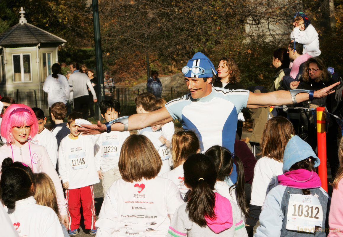 56087144TR010_LazyTownRace