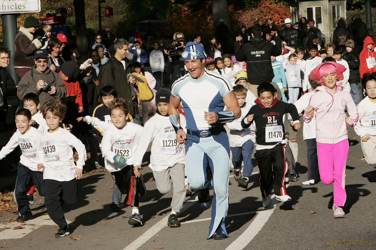 56087144TR012_LazyTownRace