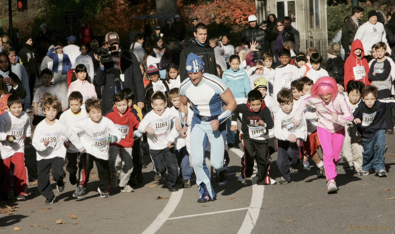 56087144TR011_LazyTownRace