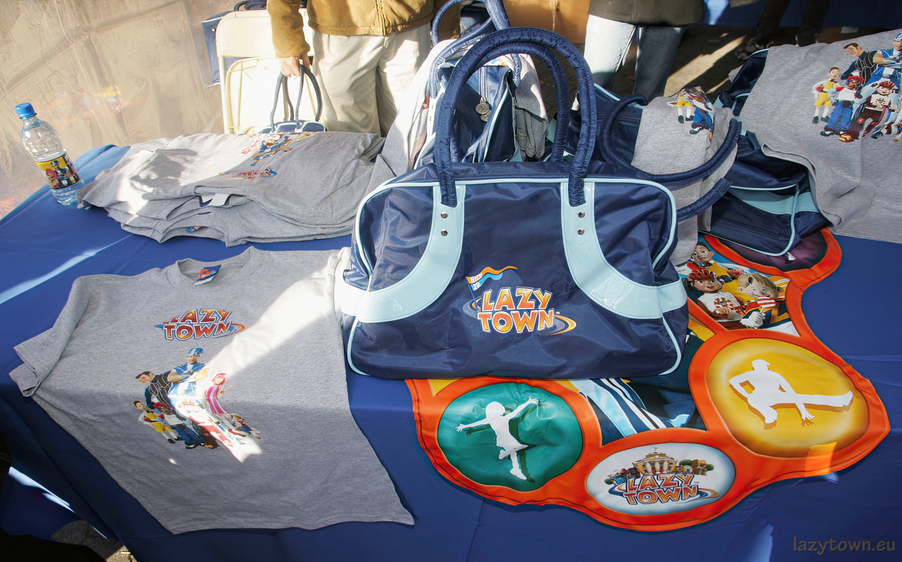 56087144TR014_LazyTownRace