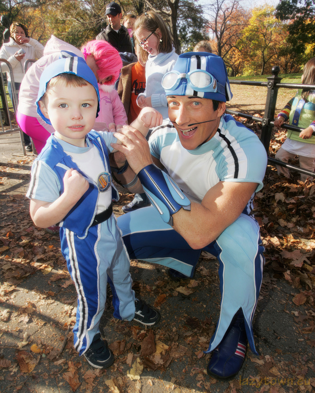 56087144TR015_LazyTownRace