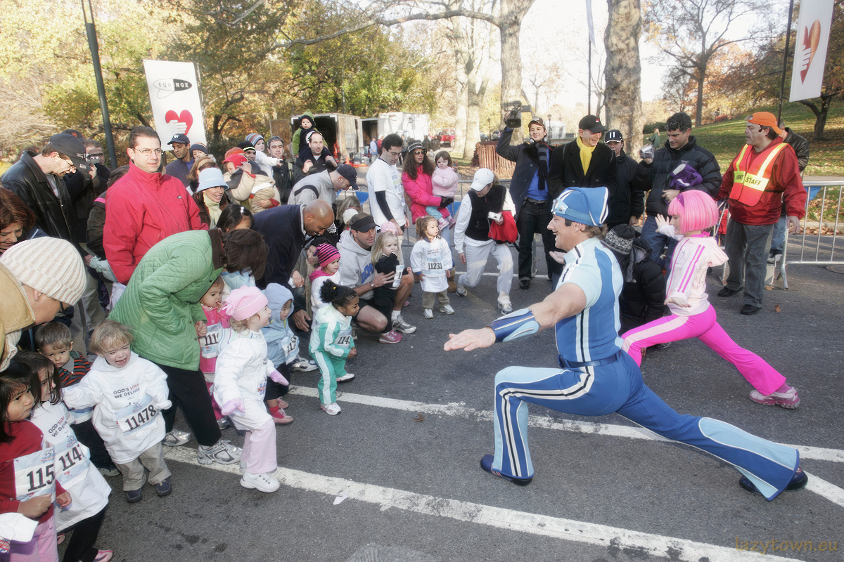 56087144TR001_LazyTownRace