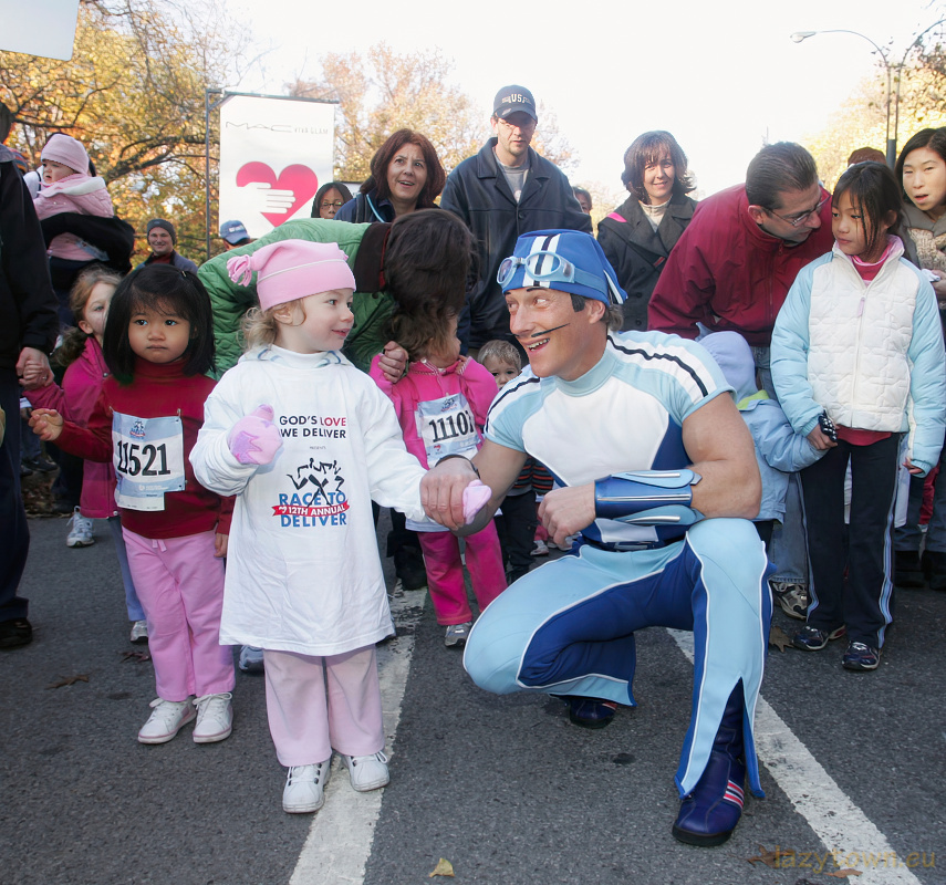 56087144TR002_LazyTownRace