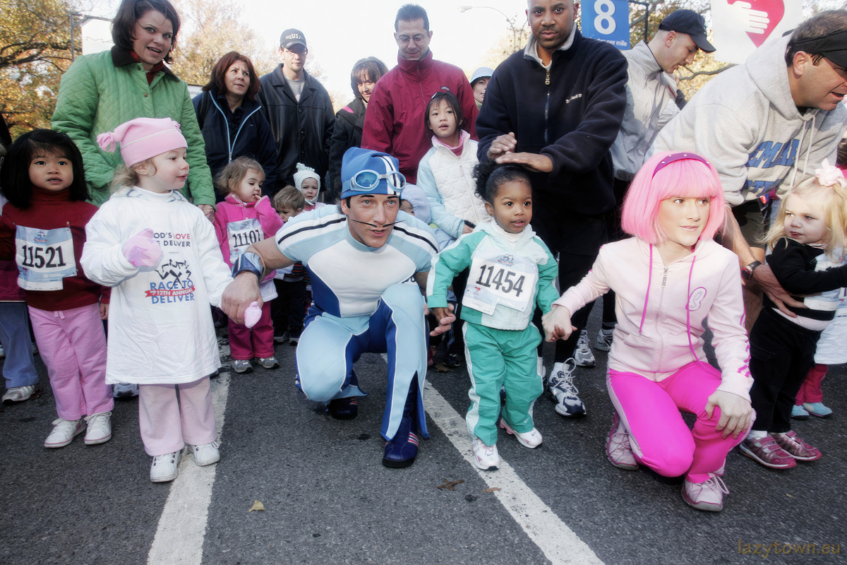 56087144TR003_LazyTownRace