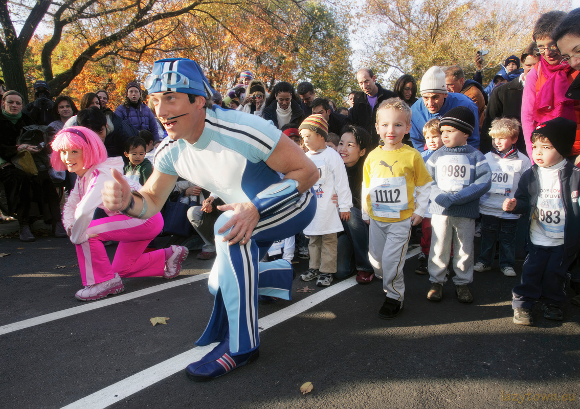 56087144TR006_LazyTownRace