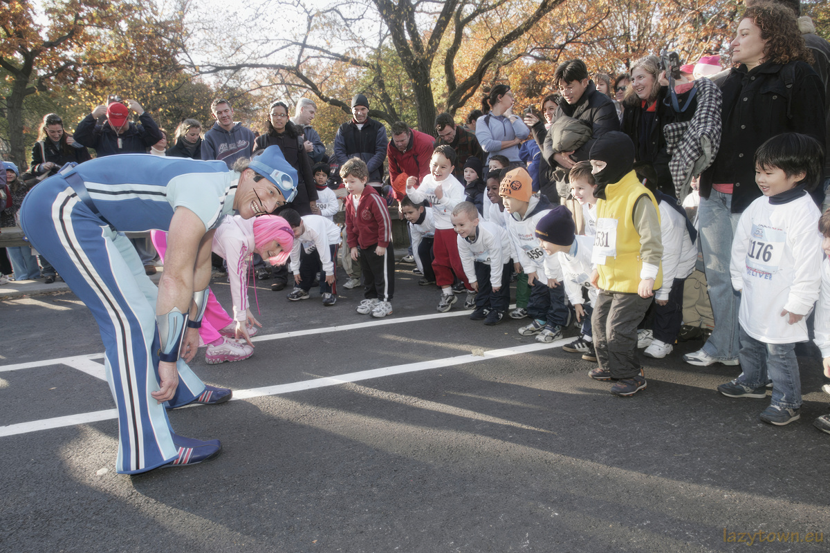 56087144TR008_LazyTownRace