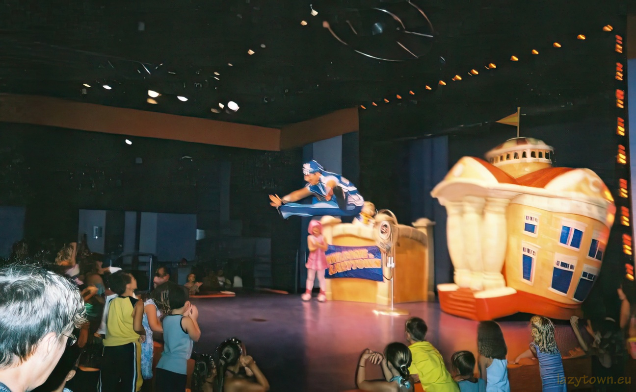 2005 0806 nickelodeon family suites by holiday inn 22