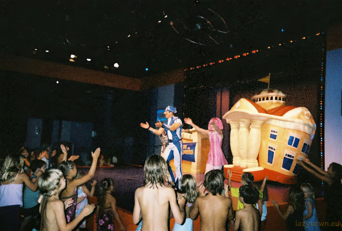 2005 0806 nickelodeon family suites by holiday inn 24