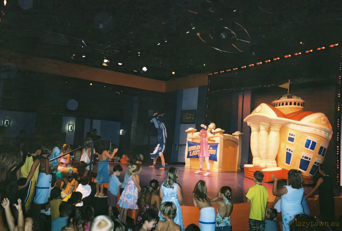 2005 0806 nickelodeon family suites by holiday inn 26