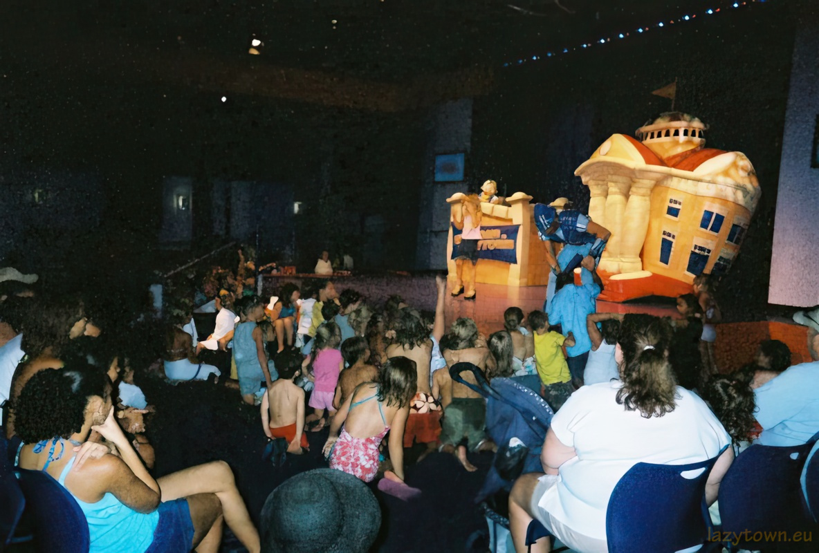 2005 0806 nickelodeon family suites by holiday inn 30