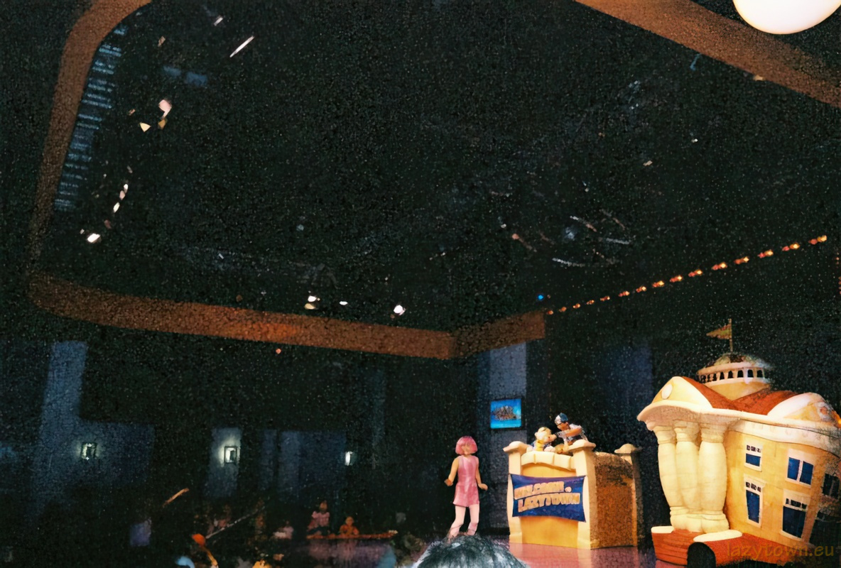 2005 0806 nickelodeon family suites by holiday inn 32