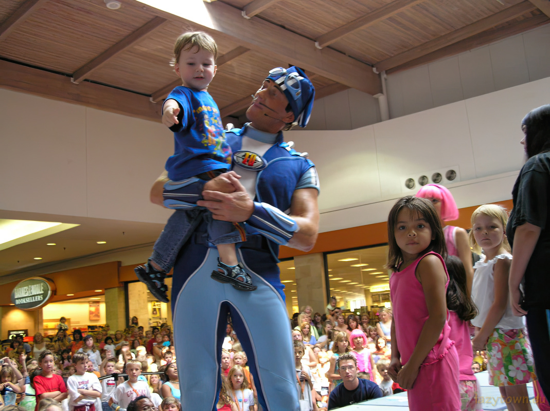 2005 0809  spring hill mall 010