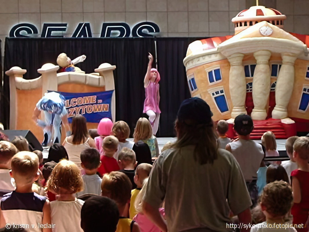 2005 0809  spring hill mall 033