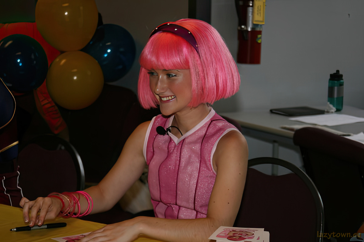 2007 0818 performance at wallmart headquarters 09