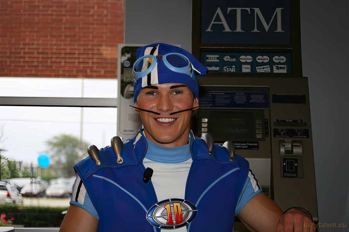 2007 0818 performance at wallmart headquarters 11