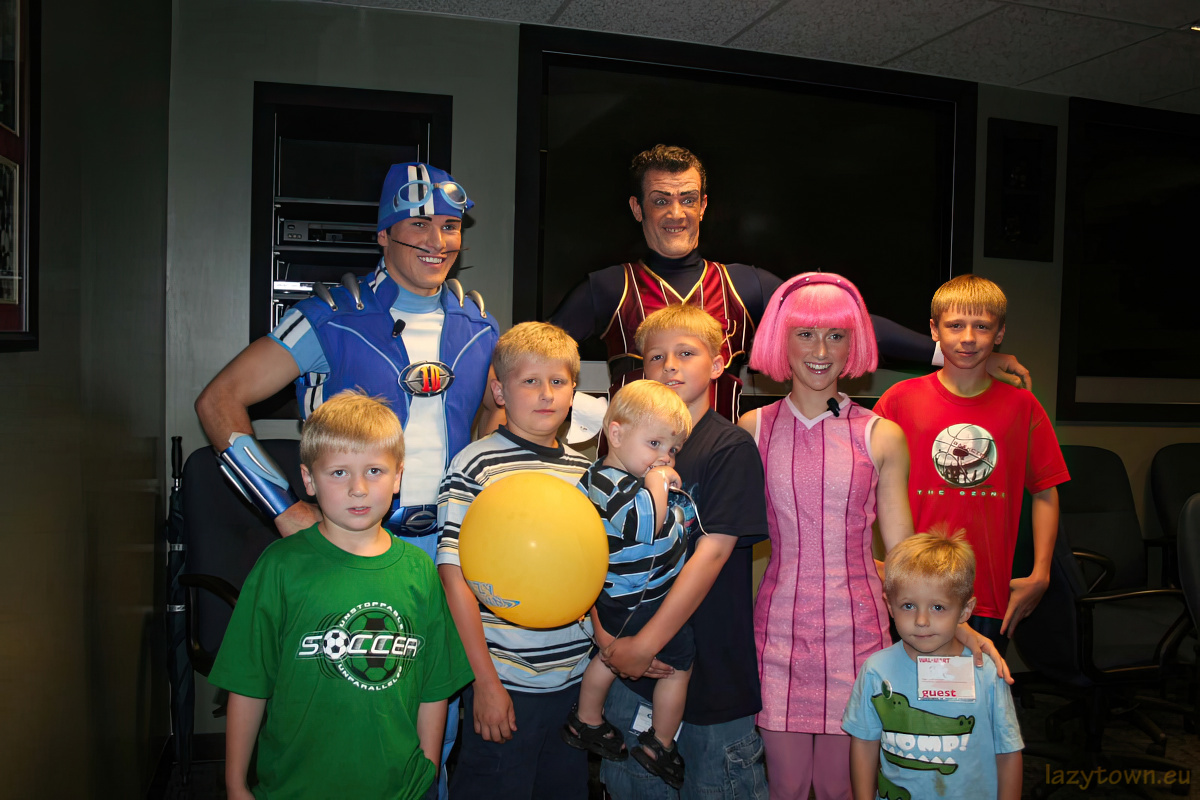 2007 0818 performance at wallmart headquarters 14