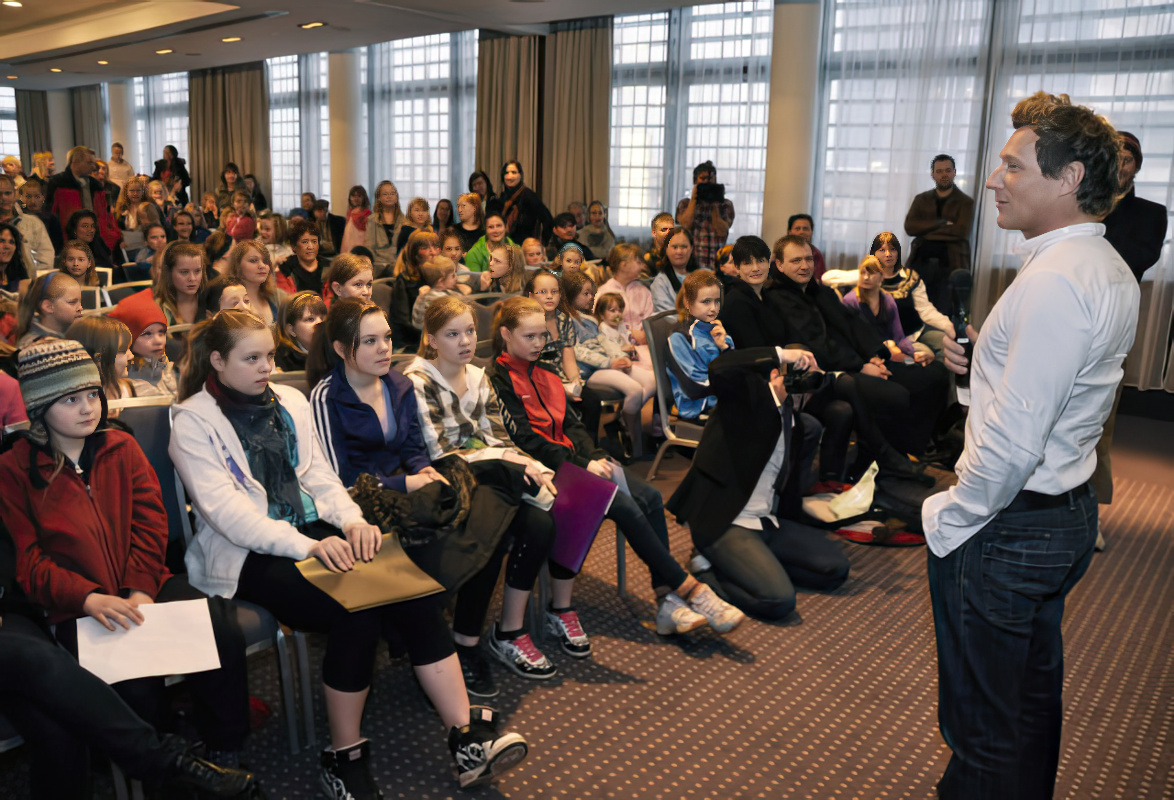 2010 0215 auditions for new icelandic stephanie 04