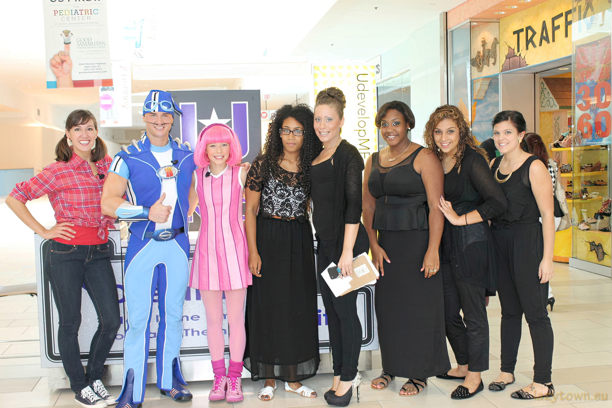 2013 0803 adventureland chloe 03