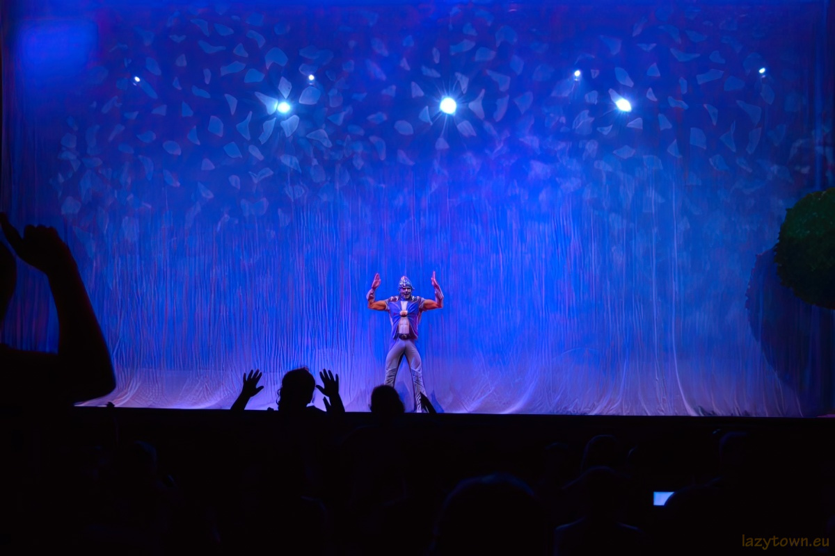 2014 0527 uk live roboticus 54