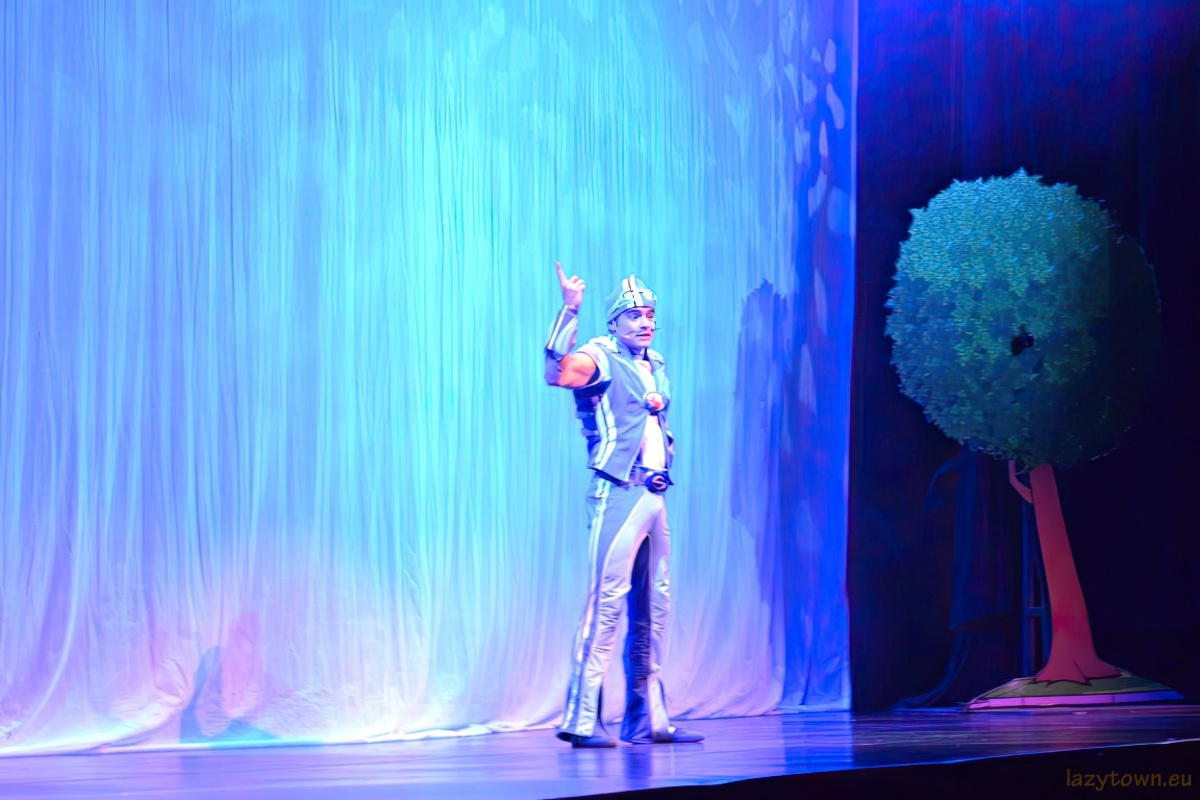 2014 0527 uk live roboticus 65