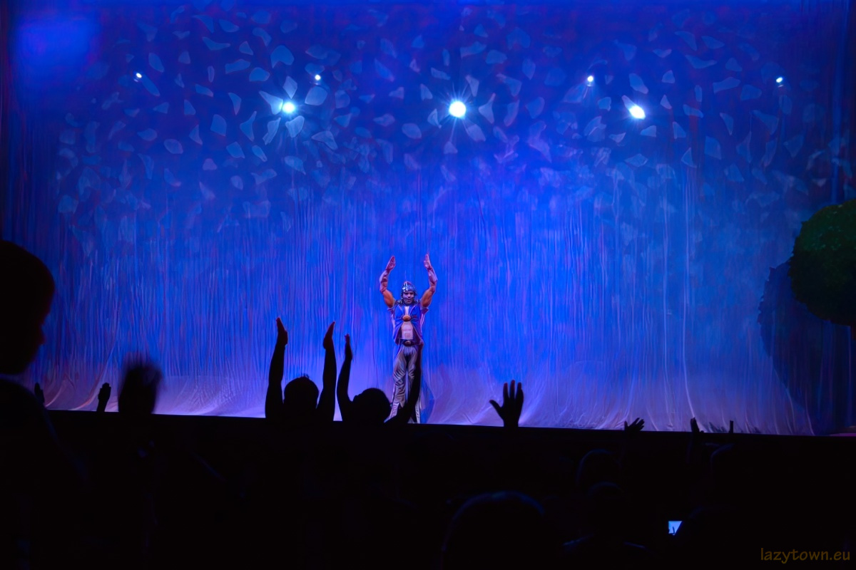 2014 0527 uk live roboticus 71