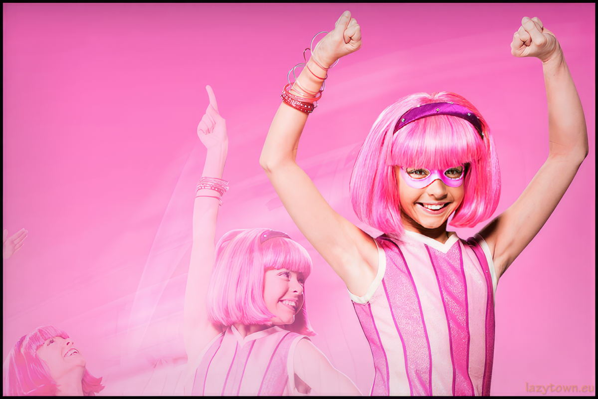 Stephanie2 poses background 10