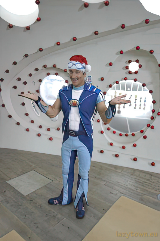 2004 E29 lazytownssurprisesanta 005