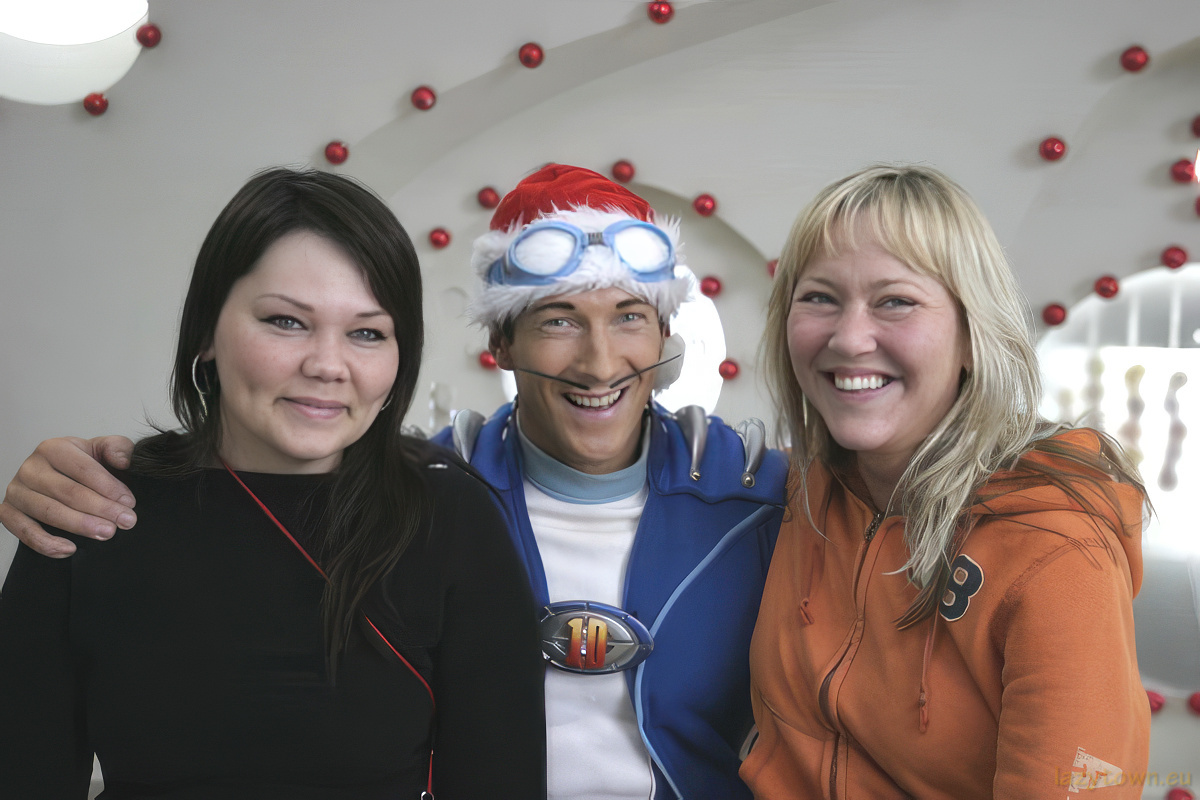 2004 E29 lazytownssurprisesanta 008