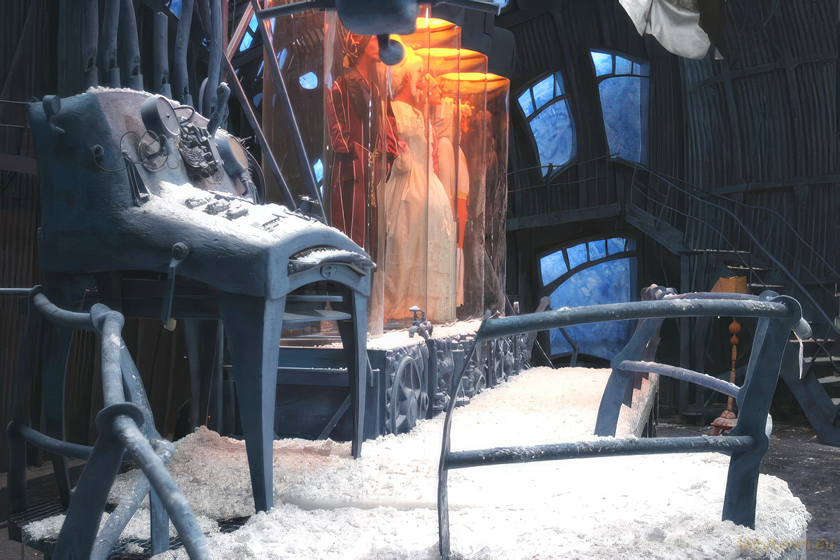 2004 E29 lazytownssurprisesanta 014