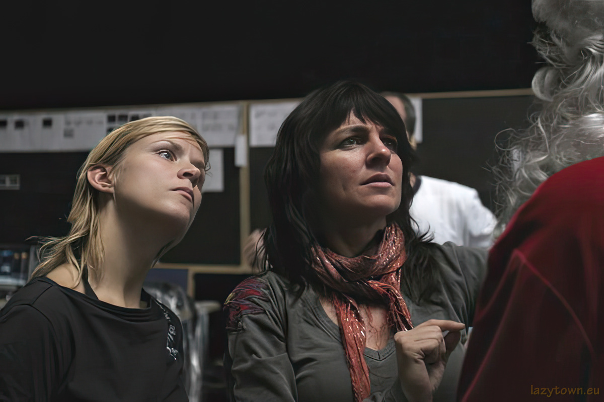 2004 E29 lazytownssurprisesanta 018