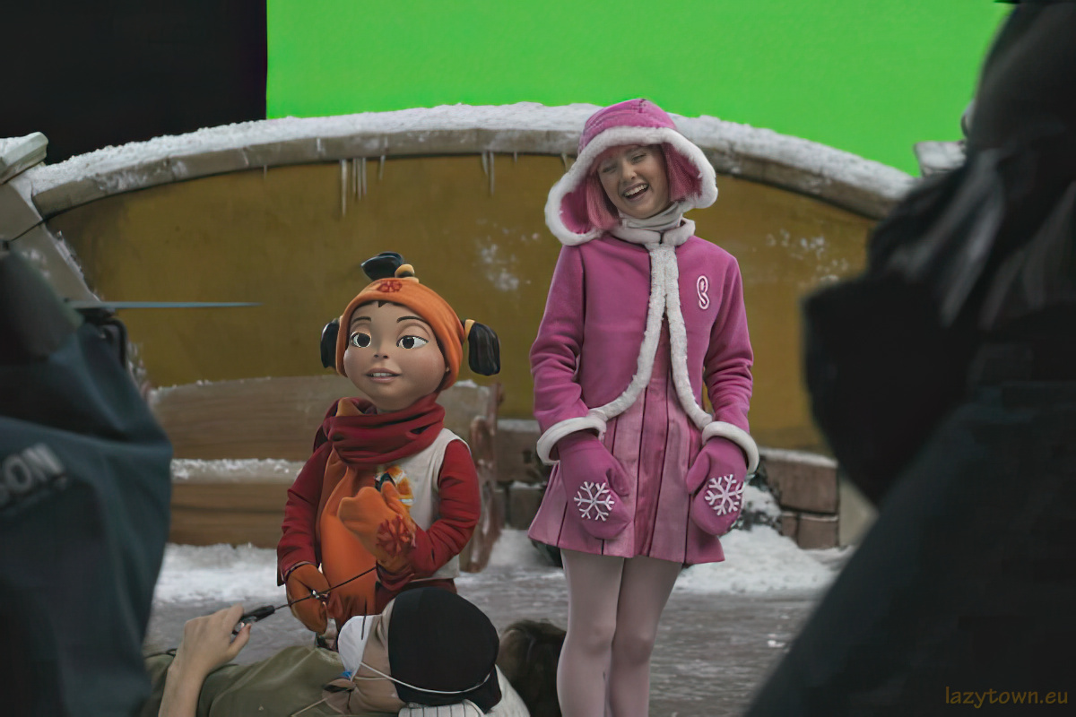 2004 E29 lazytownssurprisesanta 027